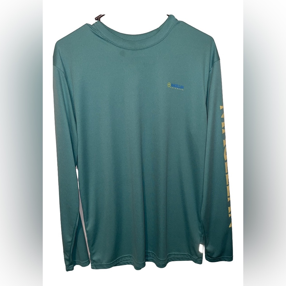 Light blue men’s Magellan fishing shirt